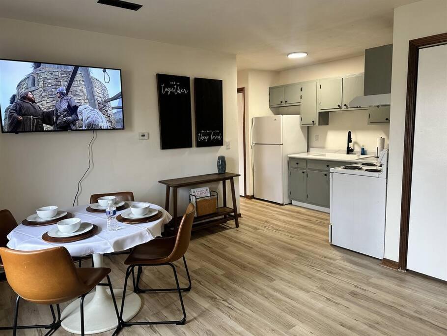 Capital Suite On 6Th Street - King Bed / Downtown! สปริงฟิลด์ ภายนอก รูปภาพ