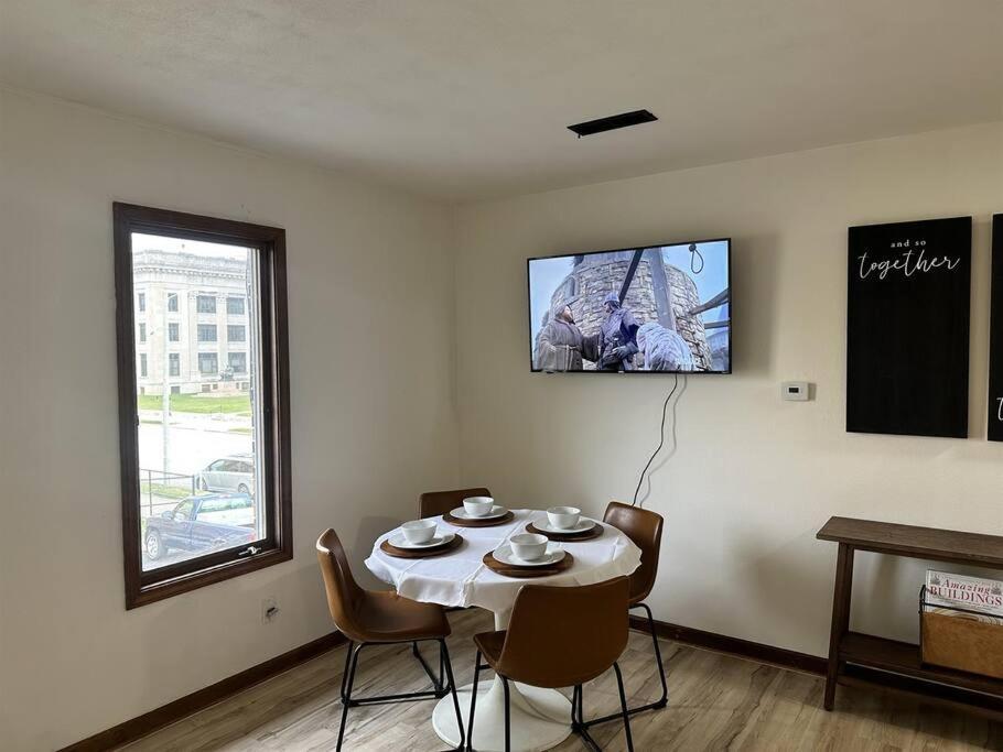 Capital Suite On 6Th Street - King Bed / Downtown! สปริงฟิลด์ ภายนอก รูปภาพ